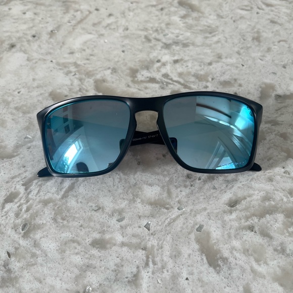 Oakley Men’s Sunglasses - Picture 5 of 5